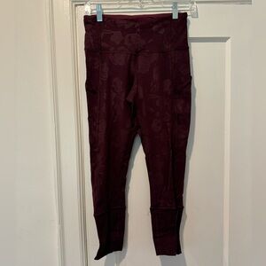 Lululemon Maroon Flower Cropped Leggings with zippers Size 6